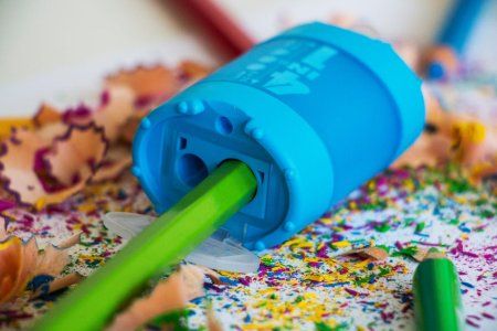 Точилка KUM 4-in-1, 4 отверстия (7, 8, 10, 11 мм), с контейнером и крышкой, в ассортименте KUM-1028321